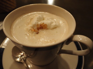 Kohihausu Budou Batake - コーヒーにクリームを入れて＋シュガーインしました。