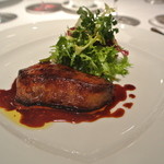 ラ・トルテュ - フォワグラのポワレ　ビターサラダ、ポルト酒のソース