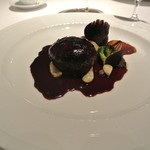 ラ・トルテュ - 短角牛　テールの赤ワイン煮　クレピーヌ包み、トリュフ風味