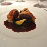 ラ・トルテュ - 青首鴨のパイ包み焼き　キノコソテー、トリュフのソース