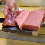 鮨 猪股 - これから漬けにします