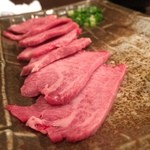 焼肉 よっちゃん - 上タン刺し