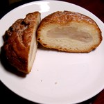 藍原製菓店 - 白餡入りドーナツ：断面図 by ももち