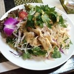 レッド オーキッド - 「パクチーサラダ」※現在開発中。間もなくメニューに追加