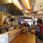 竹原 - カウンター席は満員。