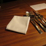 エニェ - 1512_エニェ_テーブル雰囲気