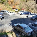 慈久庵 - 横にある駐車場の様子です。10台以上は止められますね。