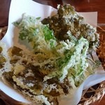 「慈久庵コース 」の「野草の天ぷら」