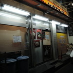 家系ラーメン とらきち家 - 虎柄の看板がユニークなデザイン