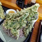 老稚園 - 大きさばかりに目が移りますが、サクッとして新鮮な野菜の天ぷらです