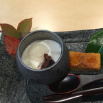 馬場乃町 はやし - 甘味
      胡麻汁粉 人参カステラ