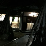 馬場乃町 はやし - 入り口の辺りお庭の木々には雪囲いが…