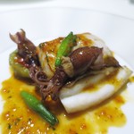 ラシェリール - ヤガラのポワレ、シェリービネガーとパプリカのソース