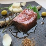 バローレ - びえい和牛トモサンカクのタリアータ　ごぼう　銀杏　百合根