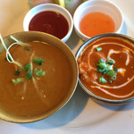 スバカマナ - アジアンランチのチキンカレー（左）と野菜カレー