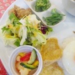 マンゴツリーカフェ - ランチメニュー「松阪ポークのガパオ＆タイの汁そば」（1250円）のコンボ料理