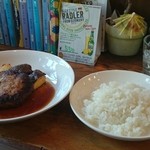 Dinning ブドリ - 色合いイマイチ食欲そそらない真っ黒ハンバーグ