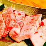 MOMO蔵 - 上カルビ ¥1,680-
            お肉げ とろけまふ∩(´∀｀∩)