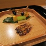 壽山 - モロコ　子持ち昆布　フキ　カステラ玉子　黒豆　慈姑の酢揚げ