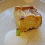 Ari deli - My favorite sweet, Apple Cake 紅玉の季節にしかお目にかかれないメチャ旨！アップルケーキ！こみうり新聞イチ押し！生クリームと一緒に食べればさらに美味！