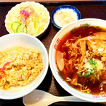美幸飯店 - ランチセット (ラーメン・炒飯・サラダ・漬物) 800円