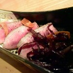 炭と地酒とたしなみワイン Kai本店 醸す - ■京都・河内鴨の低温調理、キンピラは赤ワインで炊いている。はちみつとブラックペッパーがアクセント