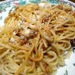 琥珀 - 「スパゲティ」ミートソースを混ぜ混ぜしてタバスコと粉チーズを掛けて