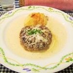 キャセロール - キャセロール特製ハンバーグステーキ・粒入りマスタードソース。1080円