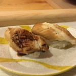 鮨 大門 - 15貫目.穴子の煮詰め塗と塩乗せ