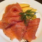 コリス - スモークサーモンとマンゴー
      