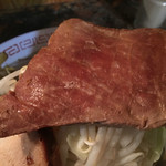 男そば 連獅子 - ほぐしチャーシュー用の炊きたてチャーシュー