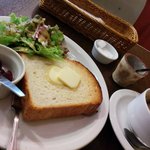 Année - バタートースト　サラダ・ドリンク付き 500円