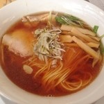 しょうゆらーめん(745円)