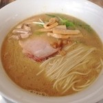 白湯しおらーめん(745円)