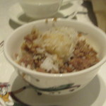 Dynasty Restaurant - お椀によそってもらいます。