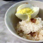 Dynasty Restaurant - 朝食の時にもらった茹玉子も乗せちゃいます。