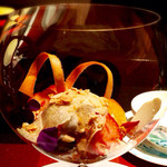 エクアトゥール - ［６回目］デザート・ハニートリュフと紅茶のアイス、ブラックオリーブのコンフィと金柑のコンフィ
      