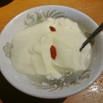 眞実一路 - 杏仁豆腐　300円