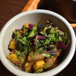 ハブモアカレー - サボイキャベツ、薄紫大根とヒヨコ豆のドライカレー