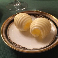 ラ・シャロント - くるんとした可愛い形のバター。