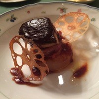 ラ・シャロント - 蝦夷鹿のロースト、フォアグラ添え。
