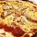 イタリアンダイニングビースリー - テリヤキチキンピザ