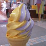 新長田琉球ワールド - 紅芋とマンゴーのソフトクリーム