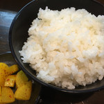 麺69 チキンヒーロー - ライス＆漬物