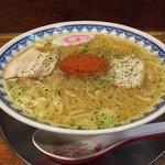 龍上海 - ラー博は俺の社員食堂。  赤湯からみそラーメソ！  さすが年末。観光バスが何台も到着している。からみそは今日もパワフル。なるとがキュート♡  お正月まであと少し。お仕事頑張ろう ٩(˙ᴗ˙๑)۶” 