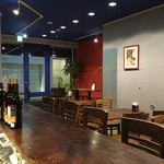 バルスター - カウンター席より入口を見る 