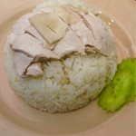 ガイトーンShinbashi - ジャスミン米のチキンライスの上に蒸し鶏ブッ切り乗せ