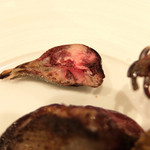 Variante - 201512 
      ちょっとグロいけど森鳩の頭。小さいスプーンで脳みそもいただいた。味はクリーミーでクセのない白子！