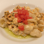 Variante - 201512 
      オレキエッテという小さな耳たぶ形のパスタ。ムール貝の濃厚な旨味が絡んでたまらなく美味しい！