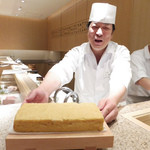 築地すし好 JIN仁 - 焼き立ての玉子焼き